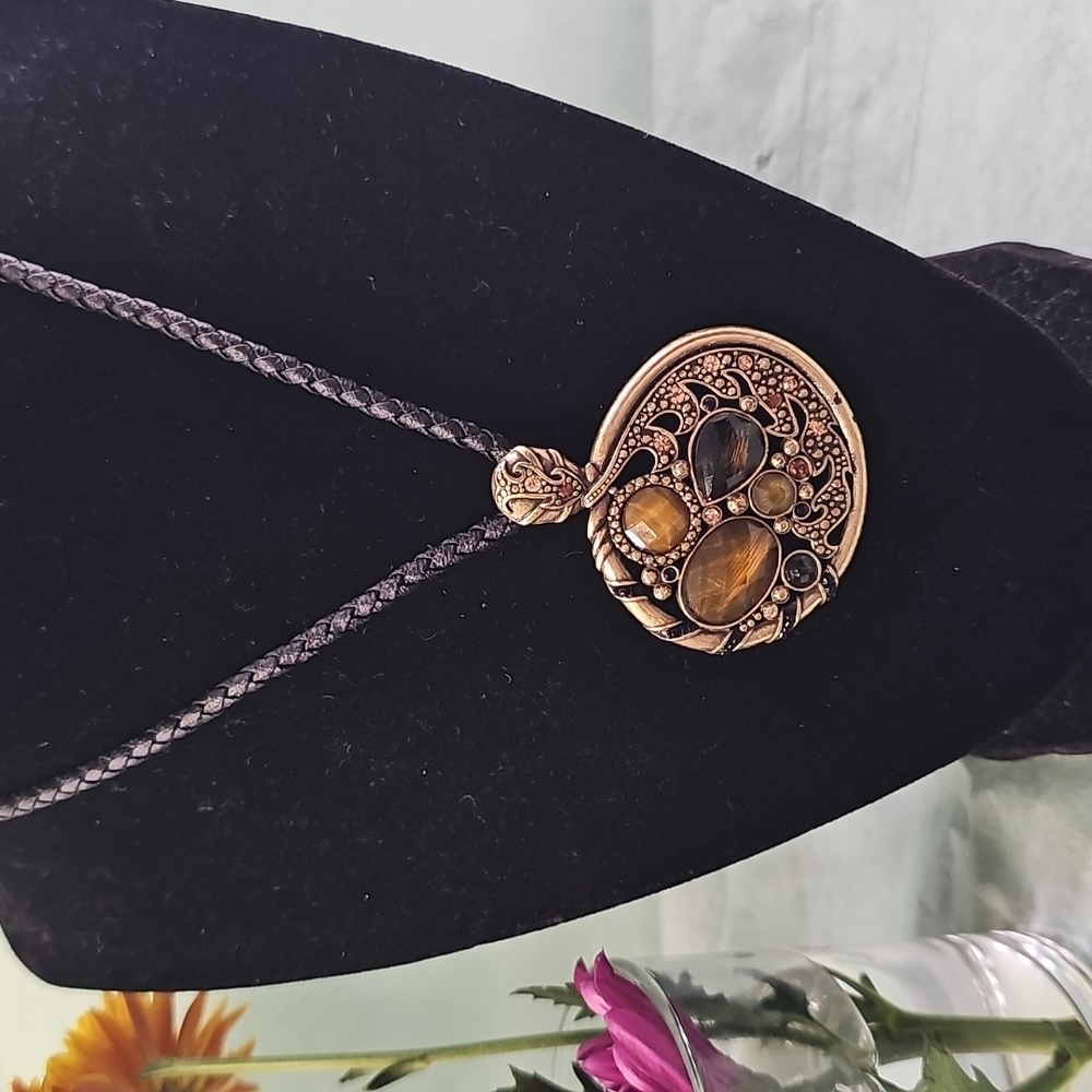 Lia Sophia Gold and Black Pendant Necklace
